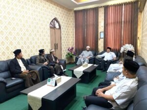 Undang Ulama Besar dari 3 Negara, PUSKOHIS-HMPS HPI Fakultas Syariah UIN Surakarta Sukses Gelar Seminar Internasional